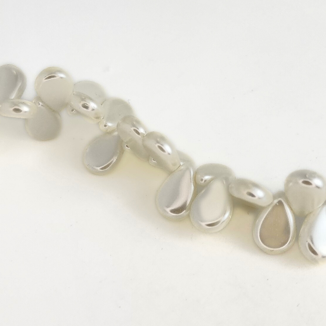 I Do White Pearlized Pear 4x12mm