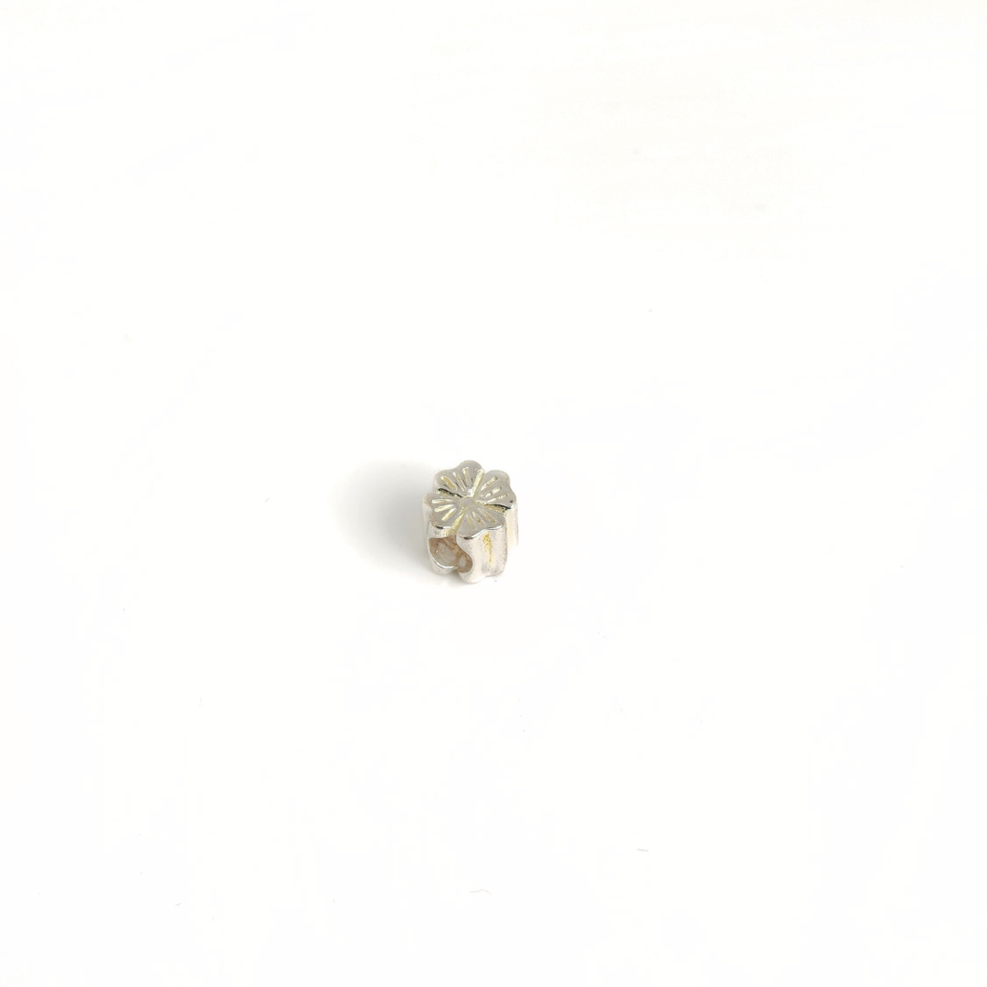 Large Hole Clover Flower 10.5mm