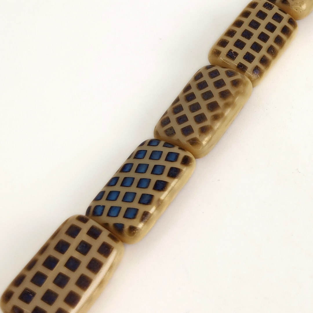 Tan Peacock Rectangle 18mm