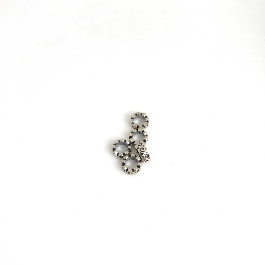 Large Hole Curly-Q 8x4mm