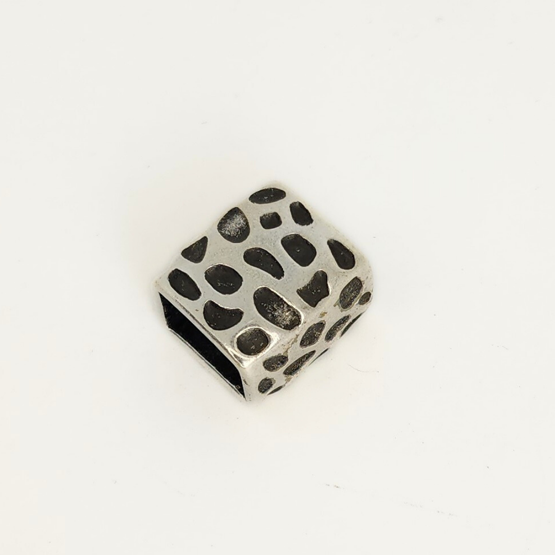 Leopard Cube Spacer