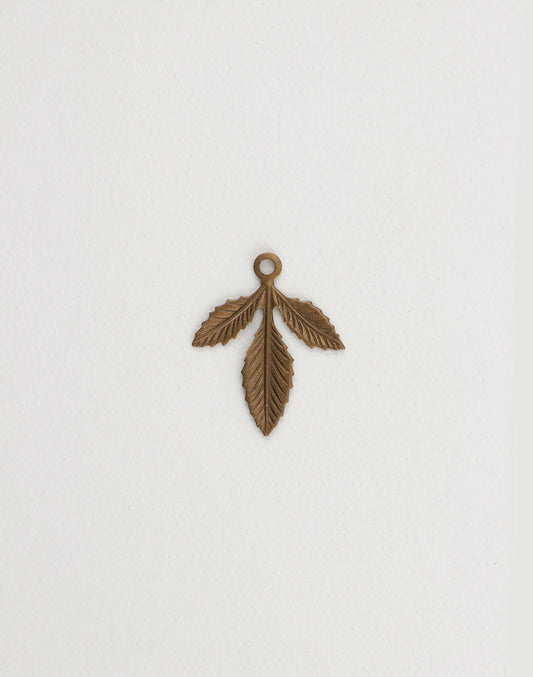 Triplasian Leaf 30x24mm
