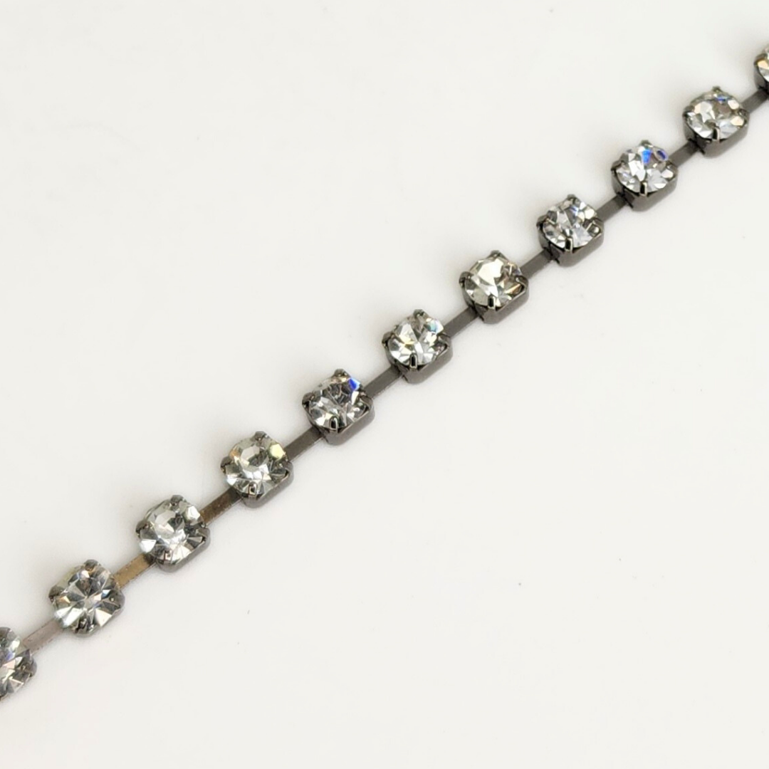 Rhinestone Chain 28pp