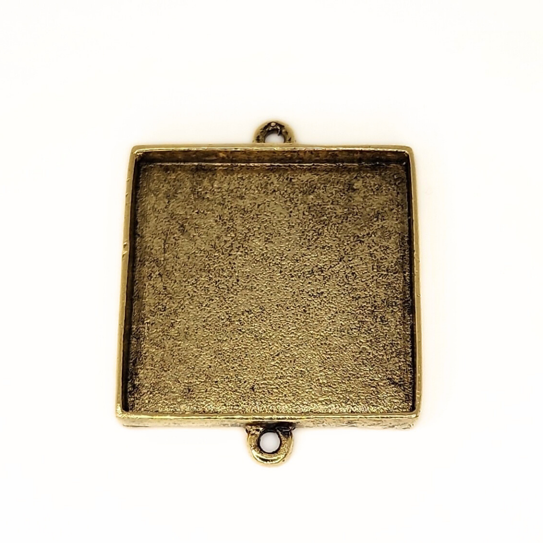 Grande Square Pendant 43x35x4mm