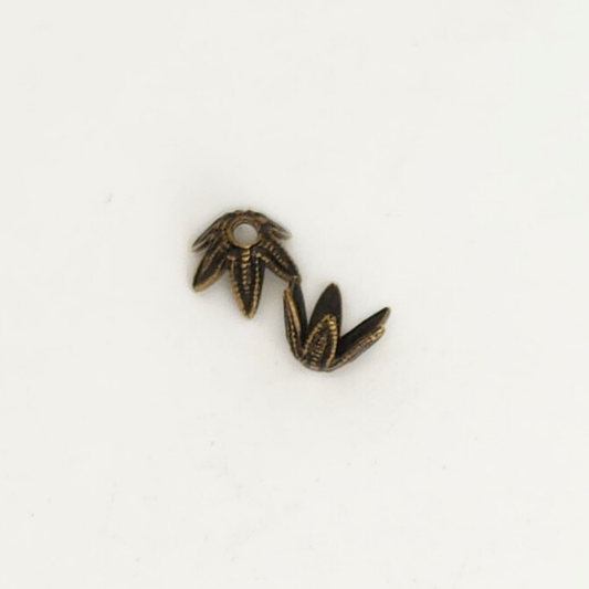 Dot Line Flower Cap 7x5mm