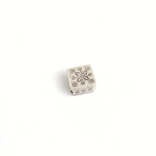 Flat Diamond w/Flower 15x19mm