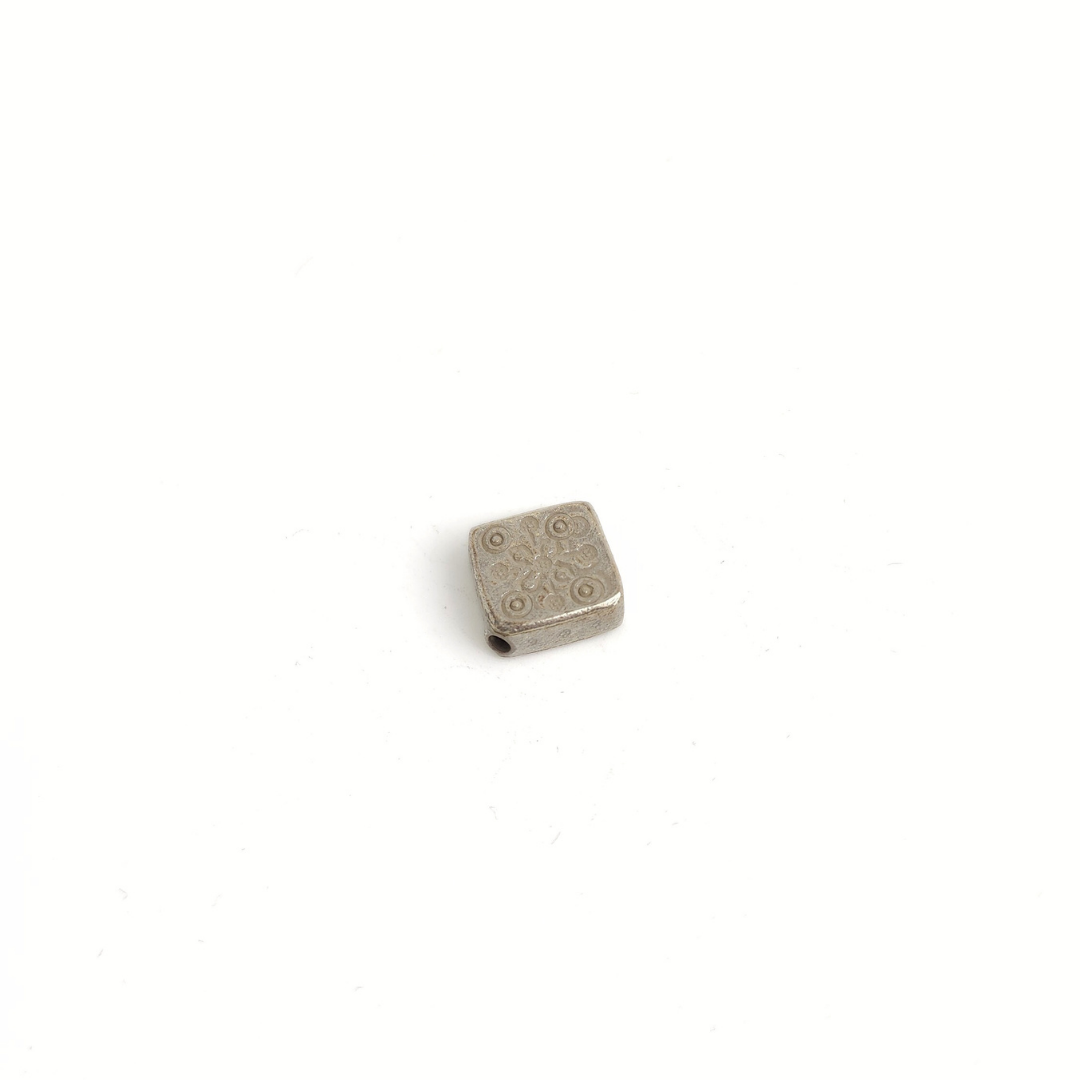 Flat Diamond w/Flower 15mm