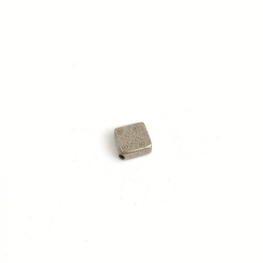 Flat Diamond w/Flower 15mm