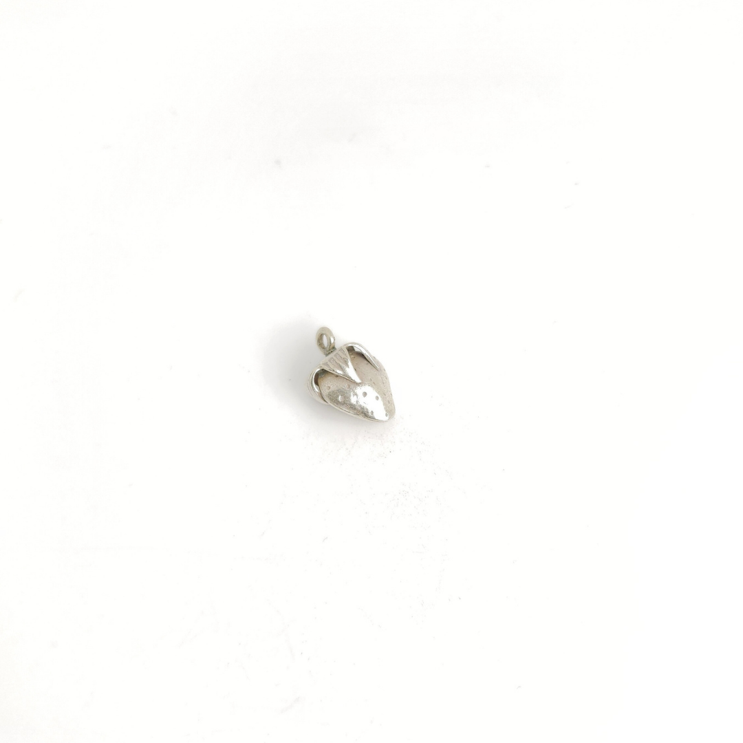 Strawberry Pendant 18mm