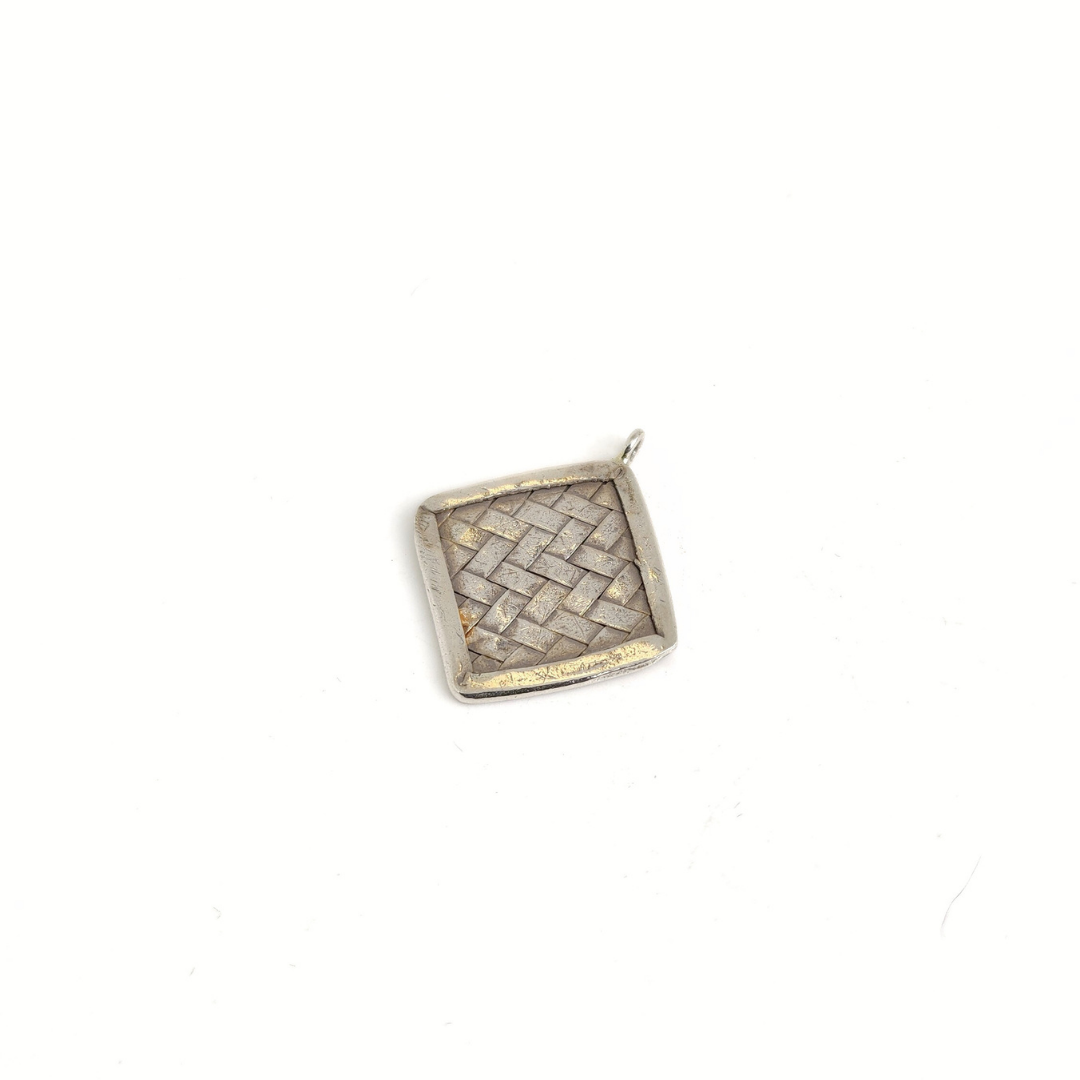 Woven Diamond Pendant 32mm