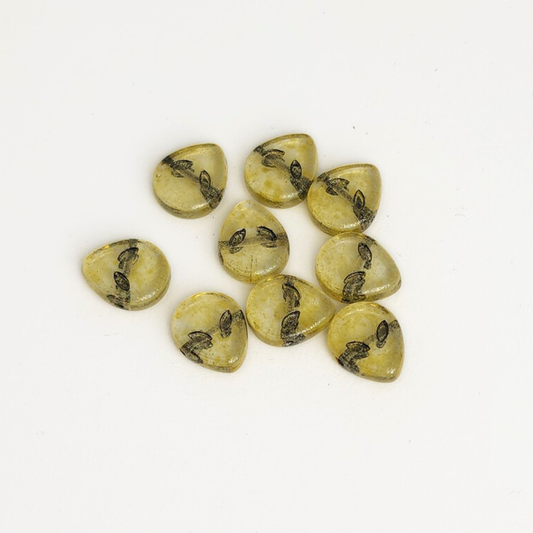 Light Yellow Alien Head 9x11mm
