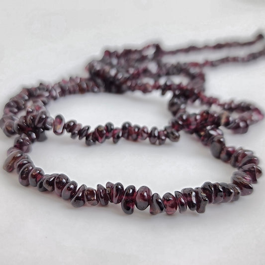 Garnet Chips 36"