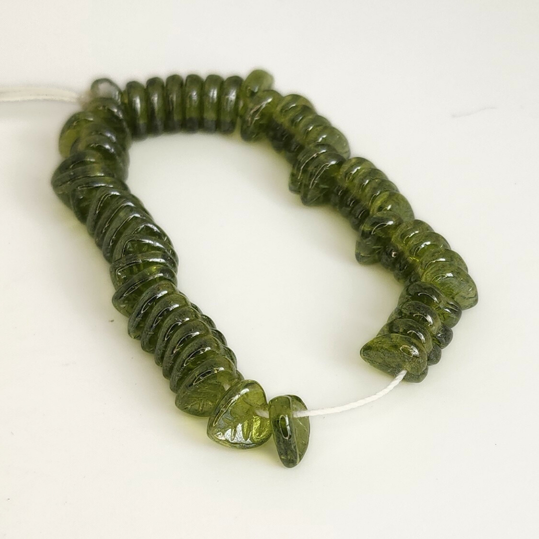 Luster Olivine Heart Leaves 10x10mm