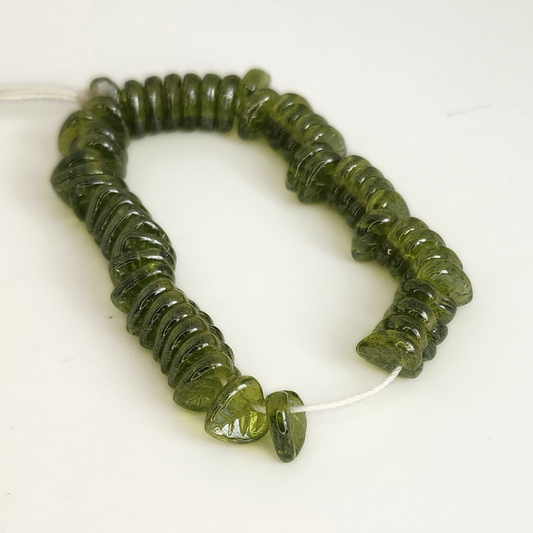 Luster Olivine Heart Leaves 10x10mm