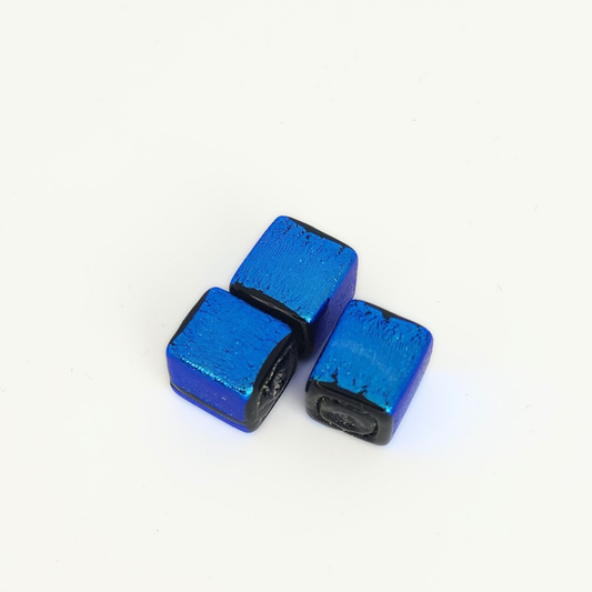 Aqua/Black Cube 10mm