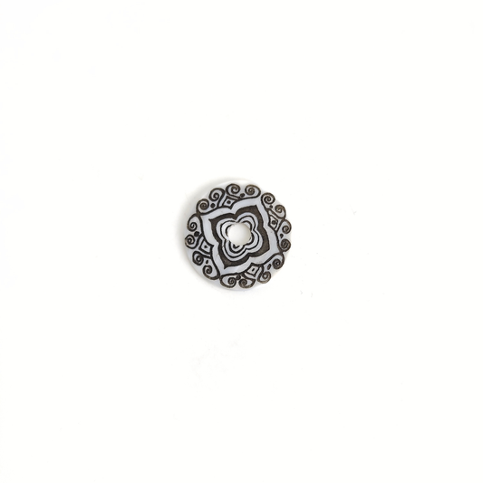 Mother of Pearl w/Black Square Flower