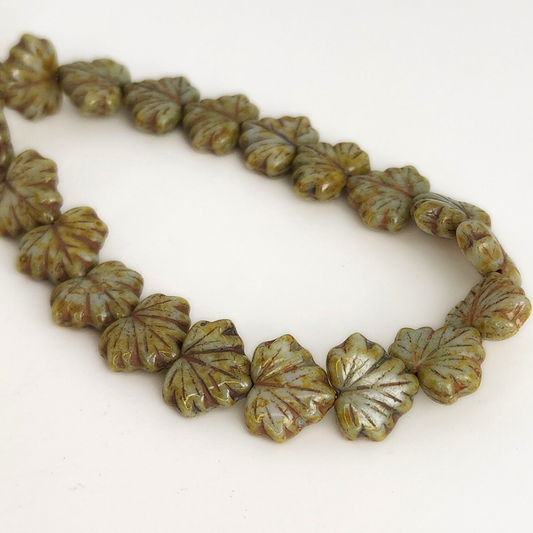 Maple Leaf 10x13mm