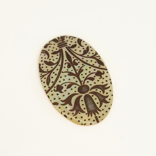 Toffee Frill Tulip Mother of Pearl Shell Oval 30x45mm