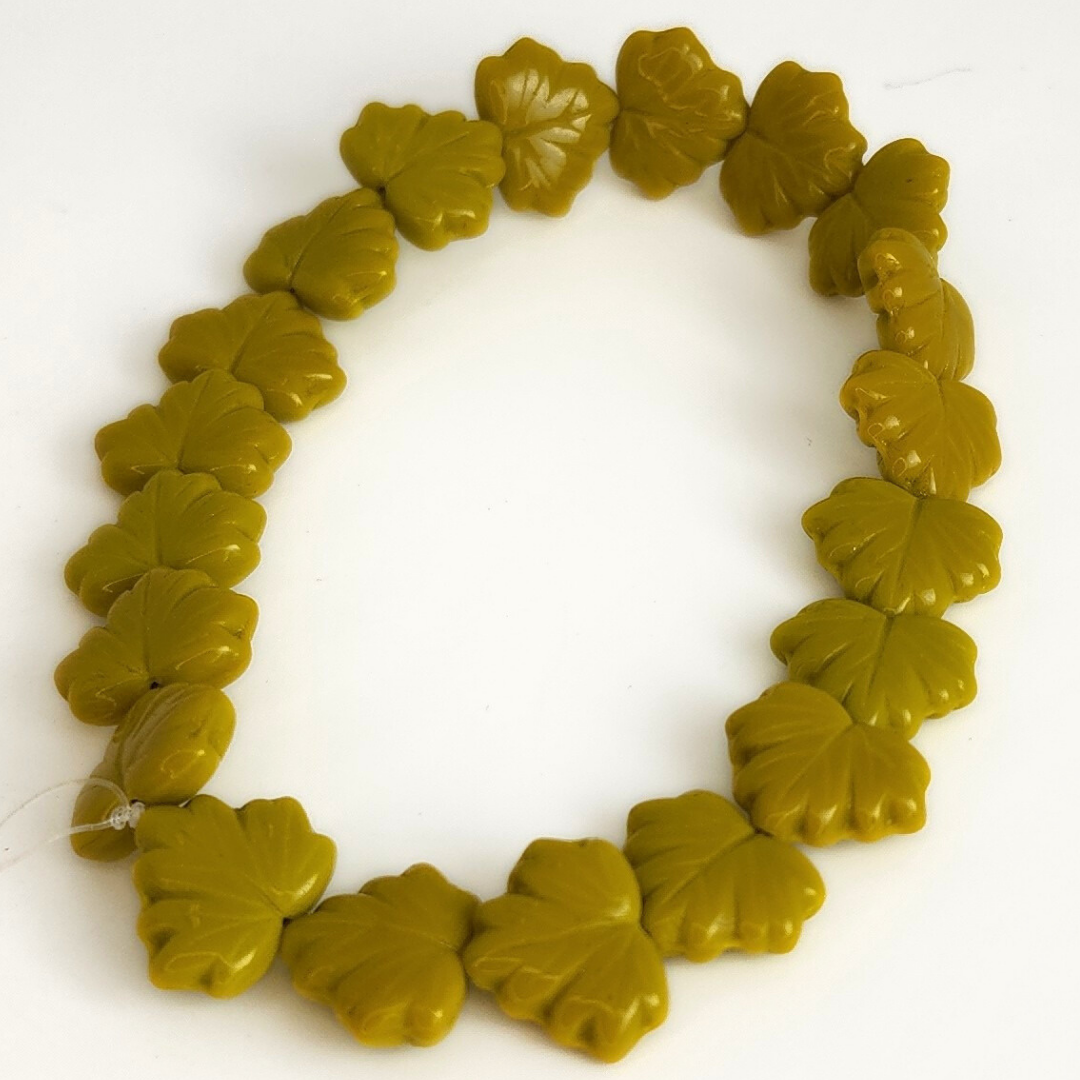 Maple Leaf 10x13mm