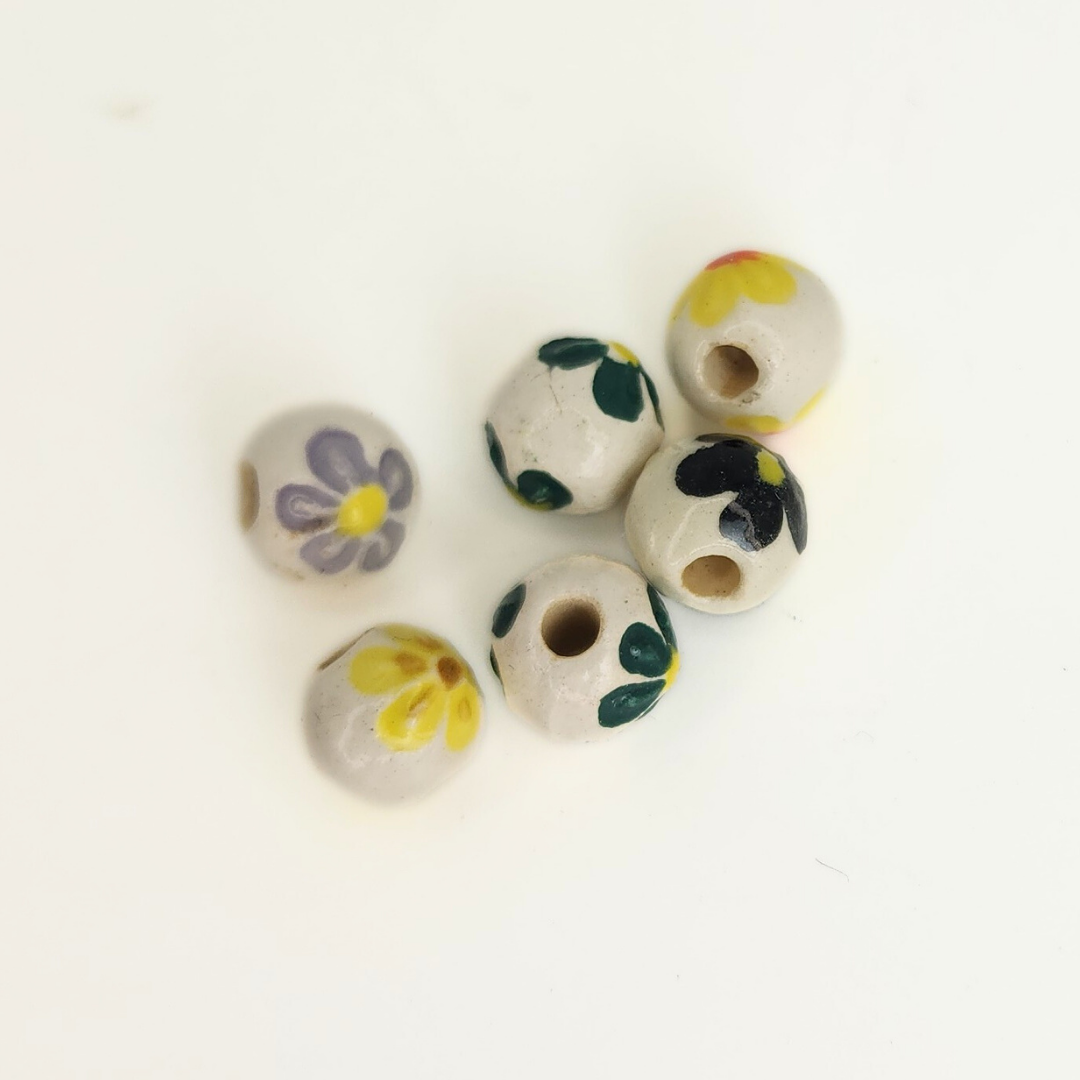 White Round w/ Flower 8mm