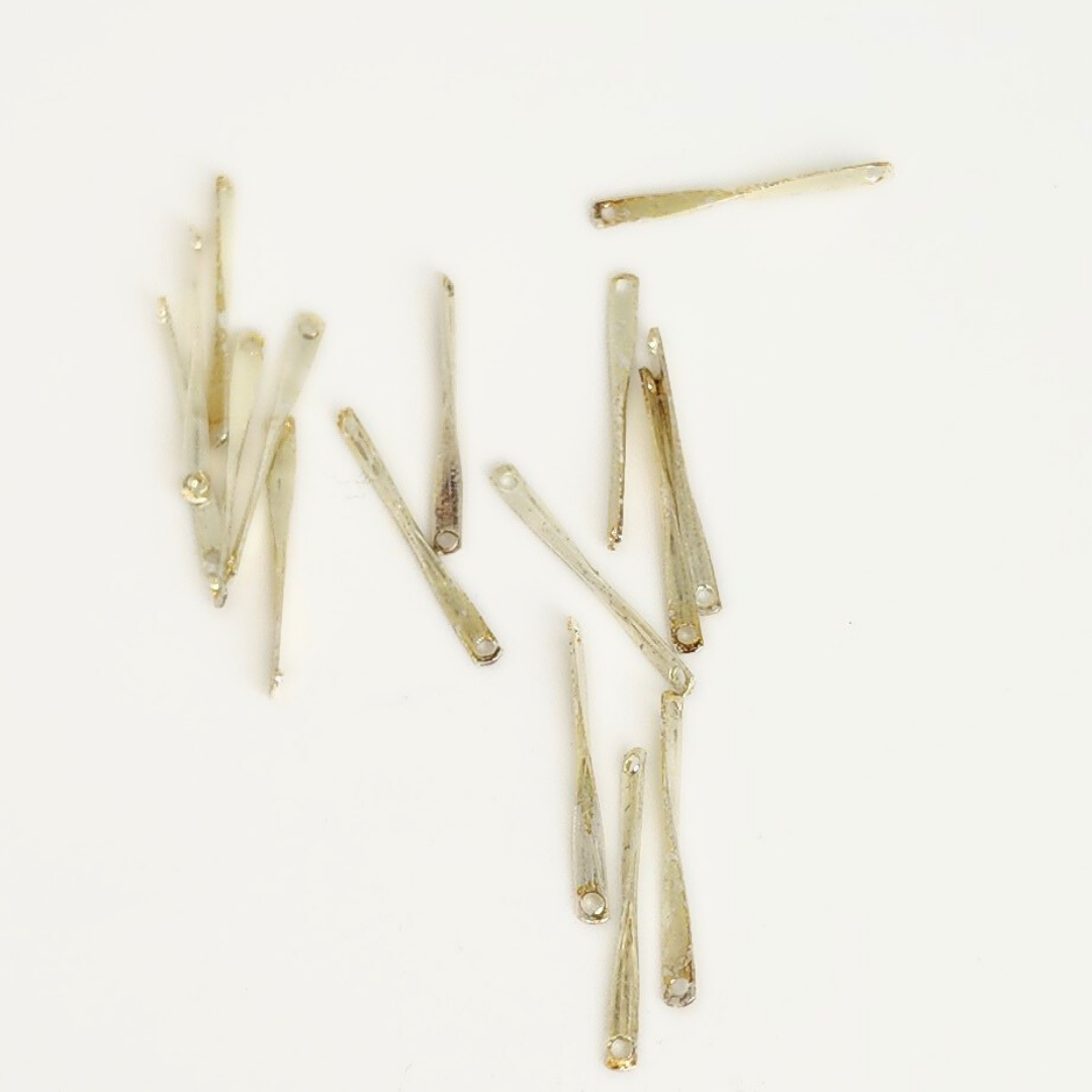 Dangle Twist Drop 22x3mm