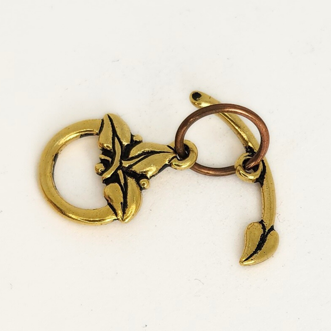 3 Leaf Toggle
