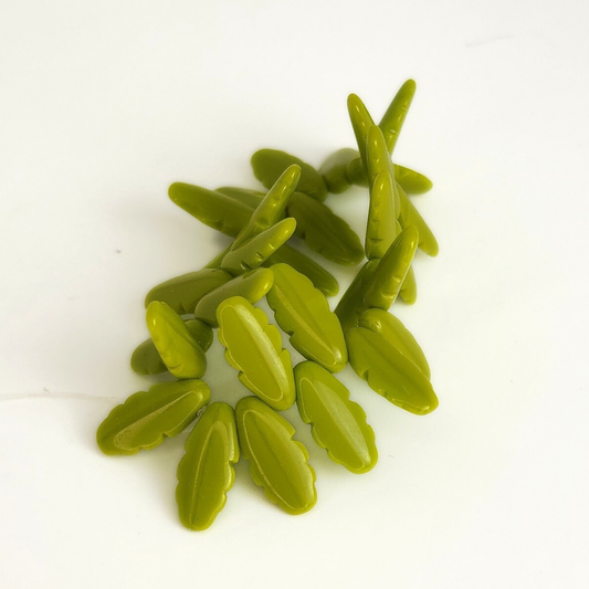 Feather Dagger 13x6mm