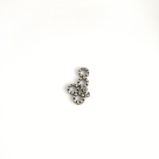 Large Hole Curly-Q 8x4mm